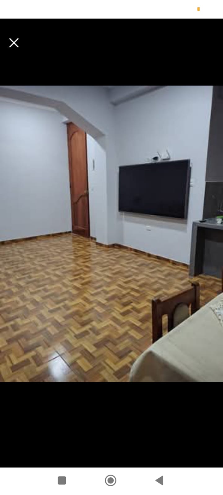 Venta de casa con 2 departamentos y con cancha con grass sintética