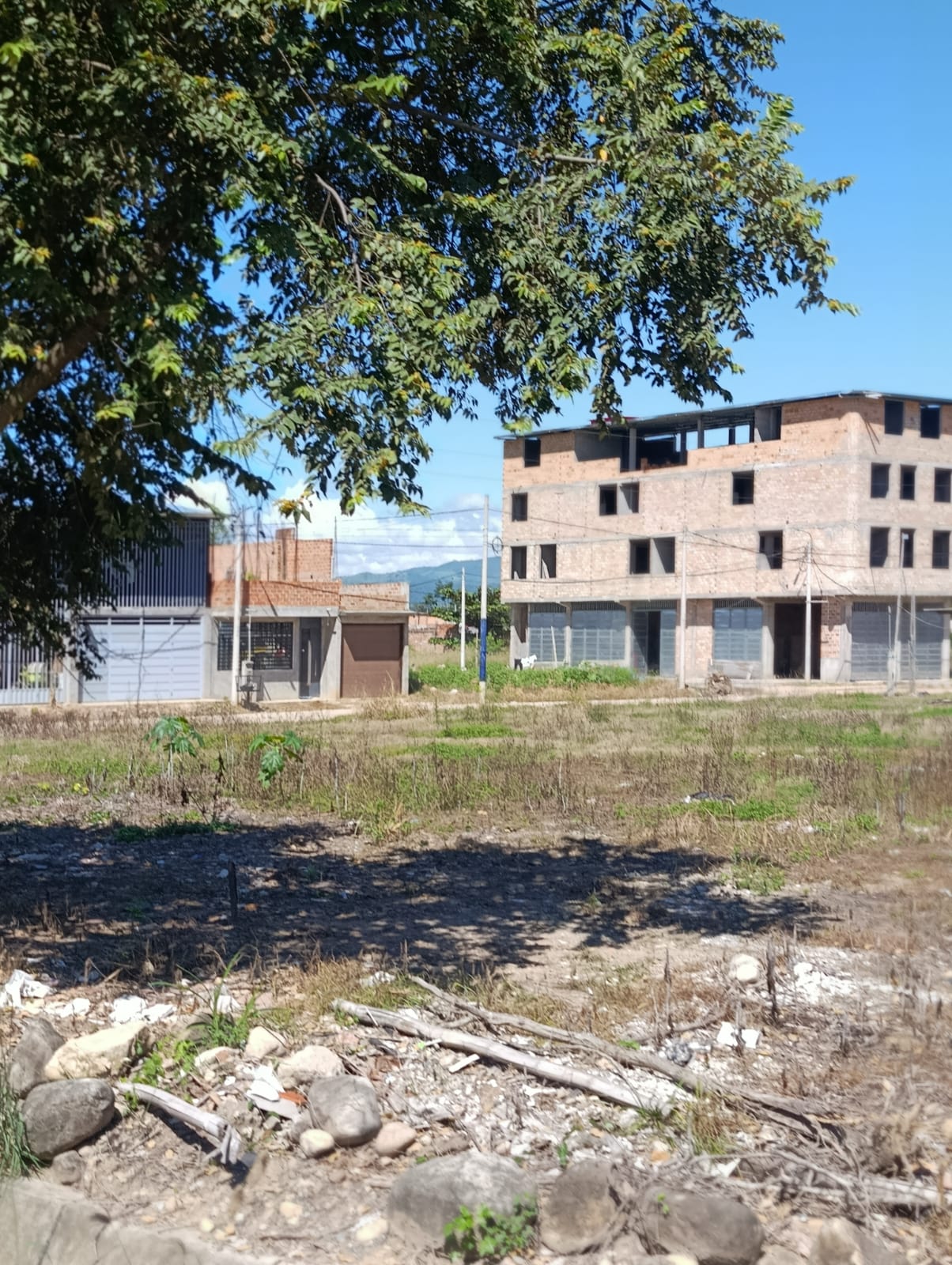 Se venden lotes en proyecto ubicado al costado del Centro Recreacional Oasis, en una zona altamente estratégica y con gran proyección comercial.